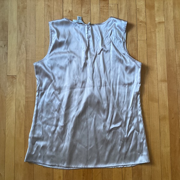 BANANA REPUBLIC SLEEVELESS SILK TOP - Picture 3 of 3